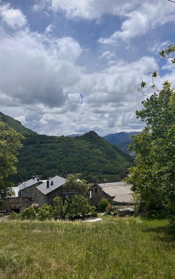Apartamentos Turisticos: Tu Casa En Sahun Luaran gambar