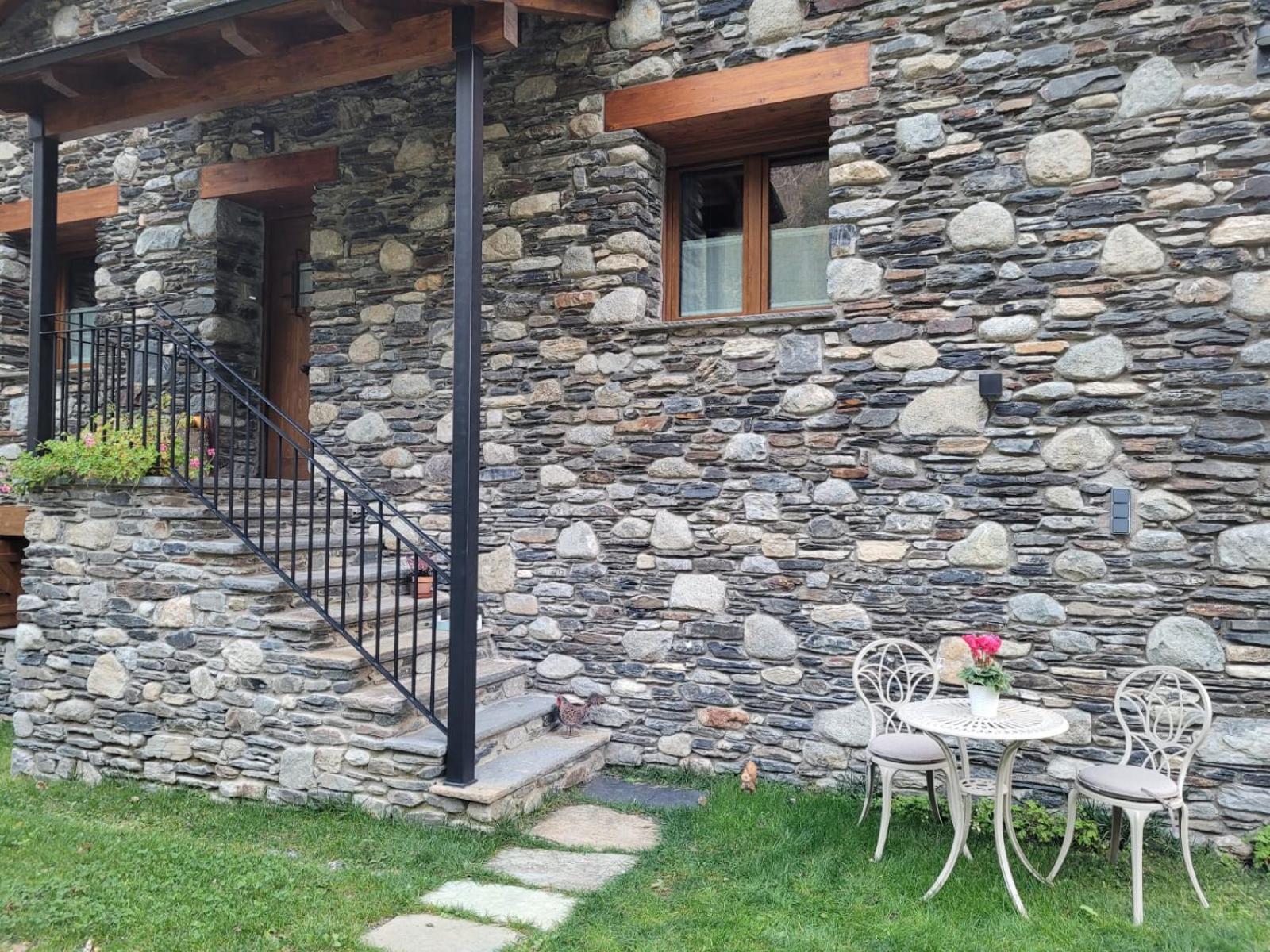 Apartamentos Turisticos: Tu Casa En Sahun Luaran gambar